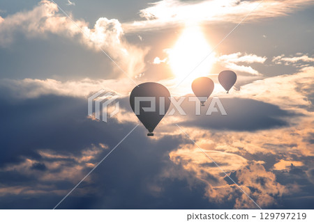 Balloons soar above clouds at sunset in Turkey's stunning sky Balloons soar above clouds at sunset in Turkey's stunning sky 129797219