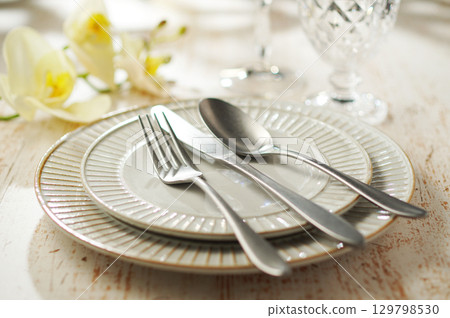Table setting (image) Table setting (image) 129798530