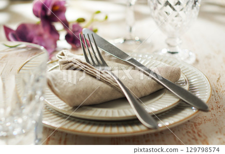 Table setting (image) Table setting (image) 129798574