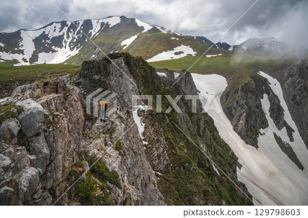 Wildlife photographer captures a stunning landscape 129798603