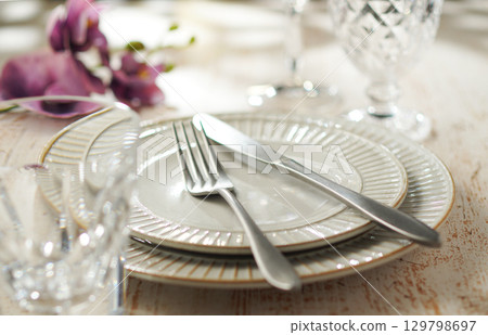 Table setting (image) 129798697