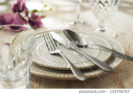Table setting (image) 129798767