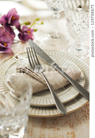 Table setting (image) Table setting (image) 129798875
