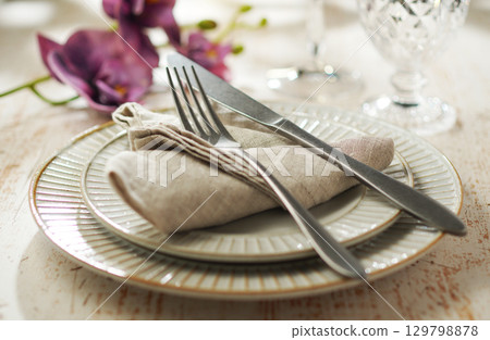 Table setting (image) Table setting (image) 129798878