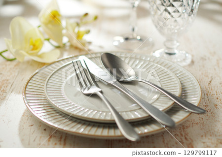 Table setting (image) 129799117