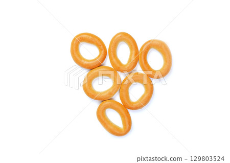 Bagels isolated in white background. 129803524