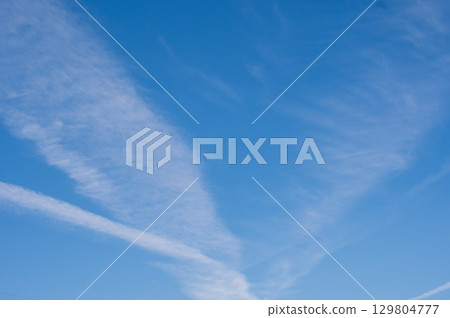 Cirrus clouds floating in the blue sky《Sky material/Background material》 Cirrus clouds floating in the blue sky《Sky material/Background material》 129804777