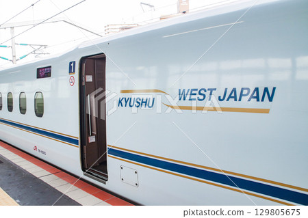 Kyushu Shinkansen, N700 series, train entrance, Sakura 129805675
