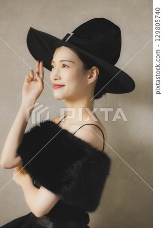 服裝萬聖節的女人 129805740
