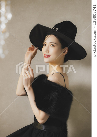 服裝萬聖節的女人 129805741