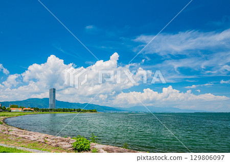 滋賀縣大津市琵琶湖的夏季風景 129806097