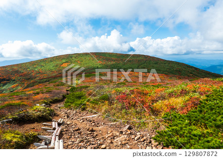 Climbing Mount Kurikoma in autumn (Mount Kurikoma to Mount Masu) 129807872