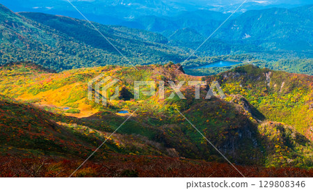 Climbing Mount Kurikoma in autumn (Mount Kurikoma to Mount Maedake: View towards Lake Sugawara) 129808346