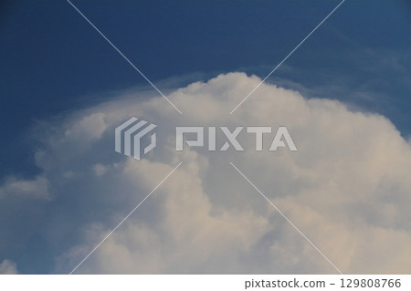 A developed cumulonimbus cloud approaches the tropopause and is about to become an anvil. 129808766