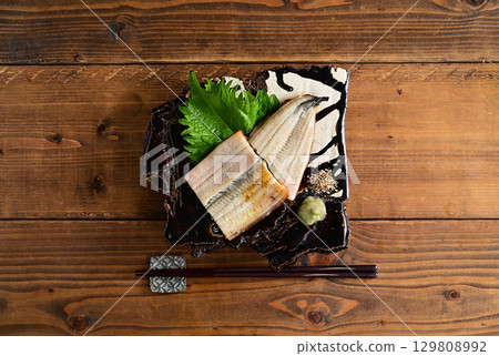 White-grilled eel 129808992