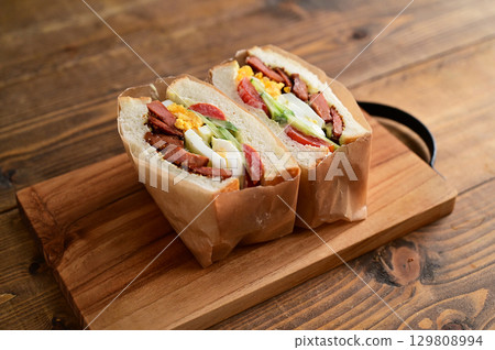 Grilled pork sandwich 129808994