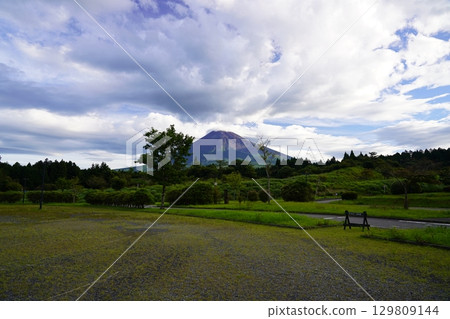 Mt.Fuji in summer seen from Susono City, Shizuoka Prefecture 129809144