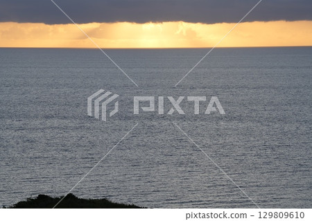 [Ishigaki Island, Okinawa Prefecture] Sunset view from Cape Hirakubo 129809610