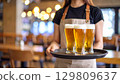 在居酒屋工作的人 129809637