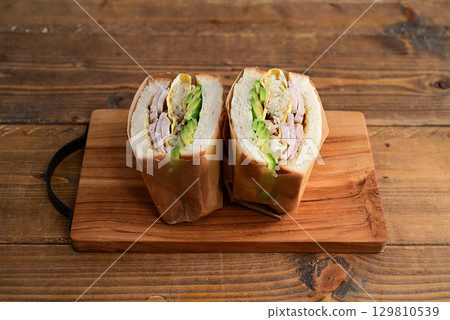 Roast pork sandwich 129810539