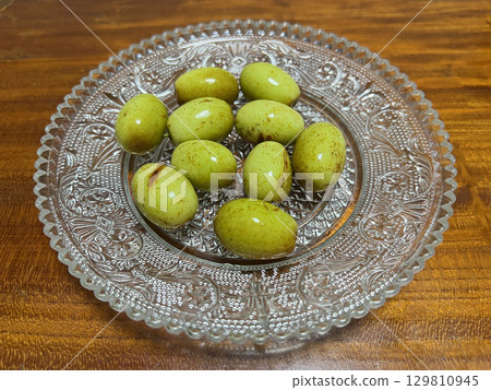 Close-up photo of fresh red dates washed in a plate 129810945