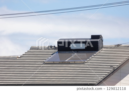 Roof-mounted solar water heater 129812118