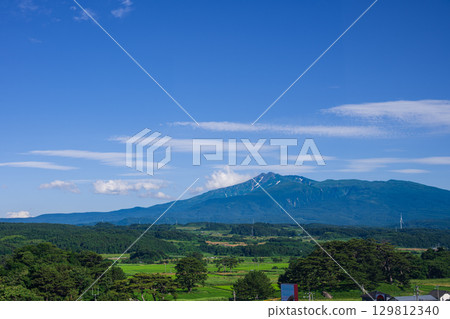 從展望台眺望木坂九十九島和鳥海山 從展望台眺望木坂九十九島和鳥海山 129812340