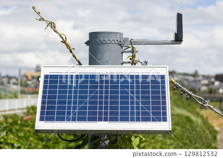 與太陽能電池板的景觀 129812532
