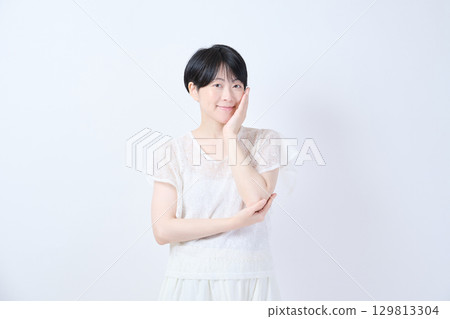 中年女子短髮髮型圖片 129813304