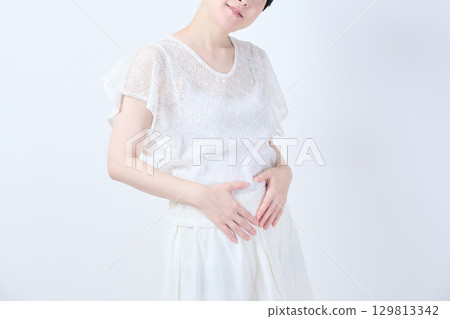 Image of a woman's stomach 129813342