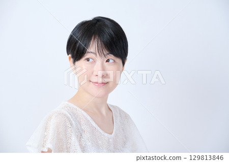 中年女子短髮髮型圖片 129813846