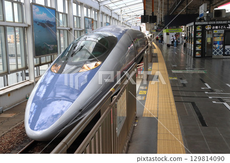 山陽新幹線500系「迴聲號」列車停靠岡山站 山陽新幹線500系「迴聲號」列車停靠岡山站 129814090