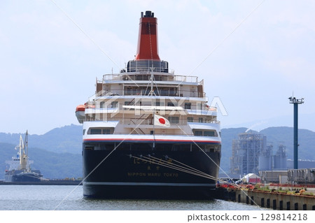 停泊的豪華遊輪 停泊的豪華遊輪 129814218