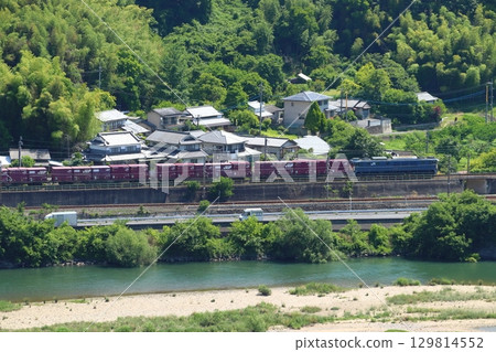初夏的高梁川和白備線貨運列車 初夏的高梁川和白備線貨運列車 129814552