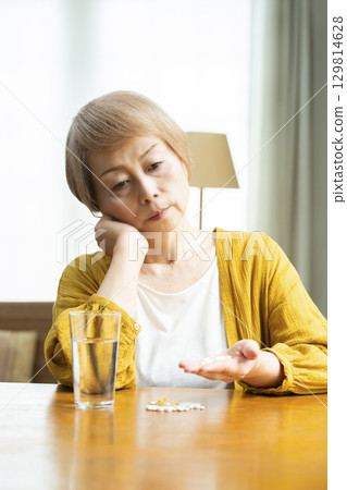 Senior woman taking a large amount of medicine Senior woman taking a large amount of medicine 129814628