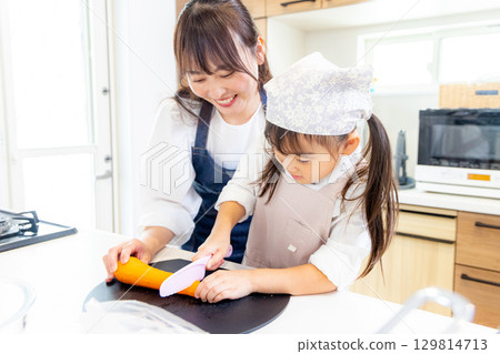 parent and child cooking parent and child cooking 129814713