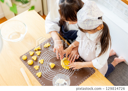 Parents and children making cookies together 129814726