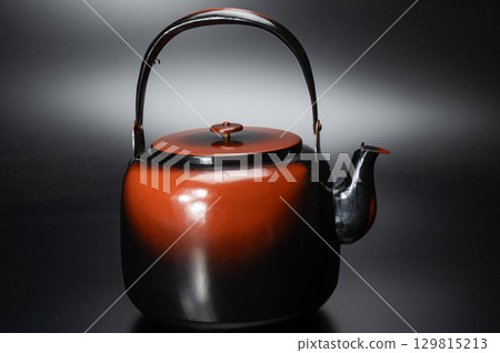 Copper water jug, black-waisted tea kettle 3 | Rikyu-style elegant tea ceremony utensil with lid 129815213