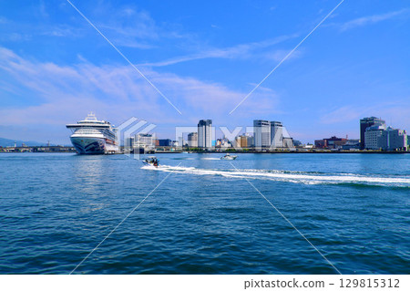 函館港與船舶（北海道函館市） 129815312