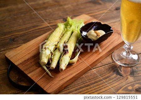 Young corn and beer 129815551