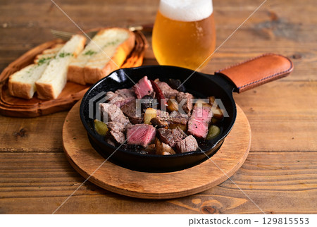大蒜牛排和吐司 大蒜牛排和吐司 129815553