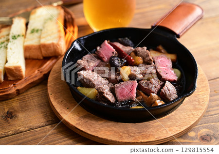 大蒜牛排和吐司 大蒜牛排和吐司 129815554