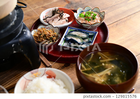 米飯、小菜、味噌湯 129815576