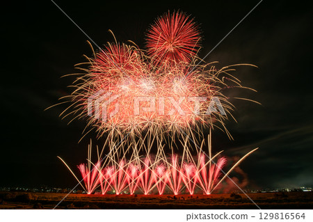 Shinmei Fireworks, the largest fireworks display in Yamanashi Prefecture and one of Japan's top fireworks displays 129816564