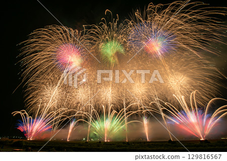 Shinmei Fireworks, the largest fireworks display in Yamanashi Prefecture and one of Japan's top fireworks displays 129816567