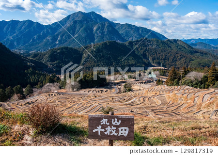 Maruyama Senmaida in winter (Kumano City, Mie Prefecture) Maruyama Senmaida in winter (Kumano City, Mie Prefecture) 129817319