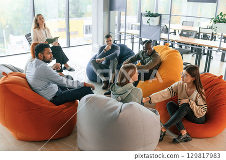 Help of the other people by control of counselor. Therapy meeting 129817983