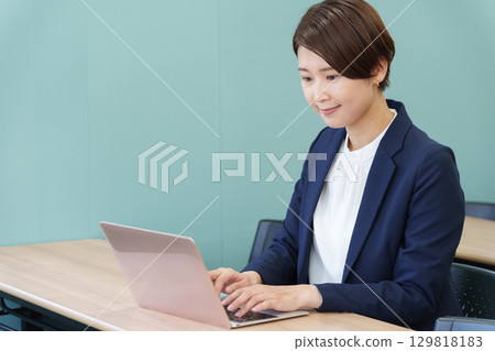 Business woman using a laptop Business woman using a laptop 129818183