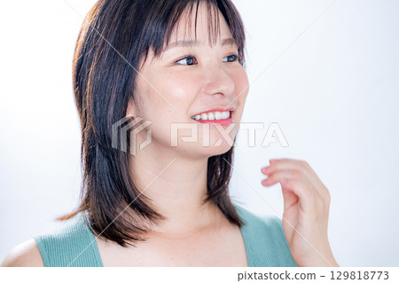 微笑的女人美麗 129818773