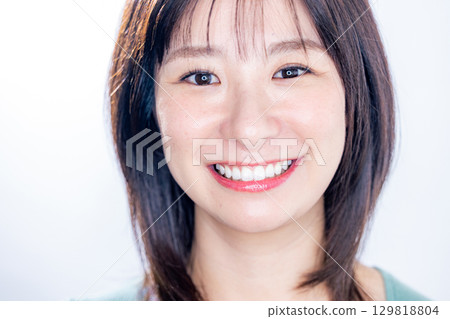 微笑的女人美麗 129818804